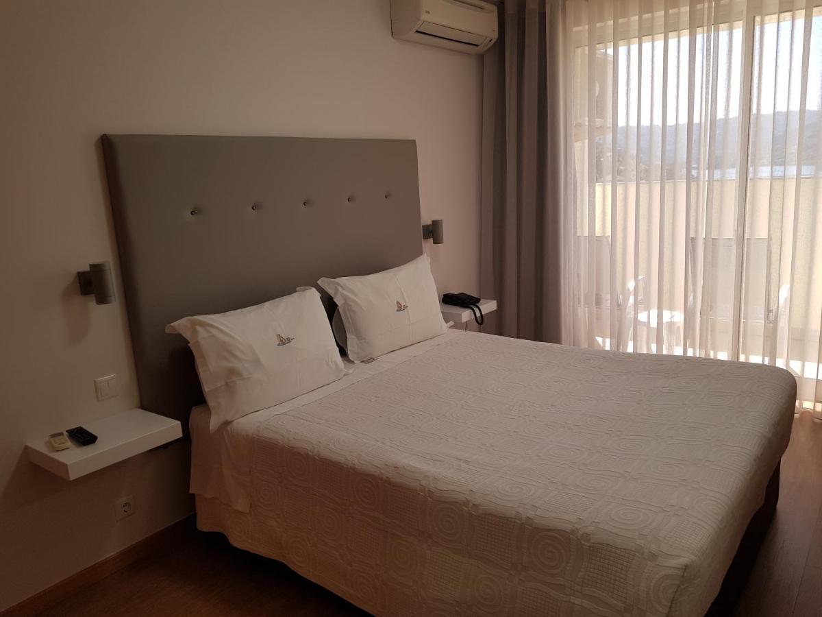 Hotel Lagoa Azul Do Герес Екстериор снимка