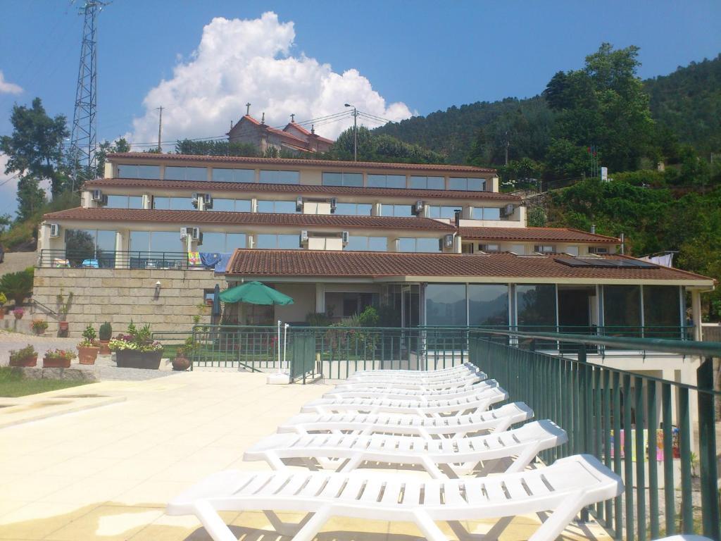 Hotel Lagoa Azul Do Герес Екстериор снимка
